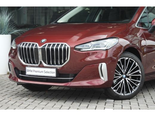 BMW 2 Serie 220i High Executive Luxury Line Automaat / Panoramadak / Trekhaak / Sportstoelen / Adaptieve LED ... ActivLease financial lease