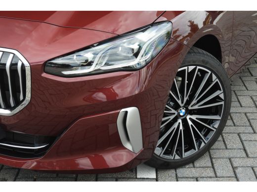 BMW 2 Serie 220i High Executive Luxury Line Automaat / Panoramadak / Trekhaak / Sportstoelen / Adaptieve LED ... ActivLease financial lease