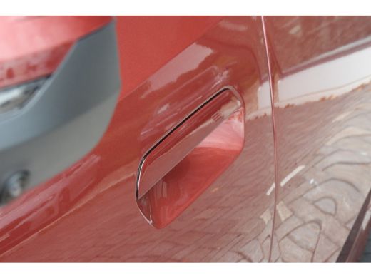 BMW 2 Serie 220i High Executive Luxury Line Automaat / Panoramadak / Trekhaak / Sportstoelen / Adaptieve LED ... ActivLease financial lease