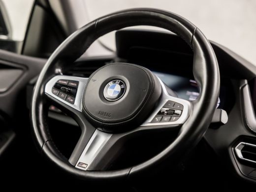 BMW 2 Serie Gran Coupé 218i Executive Sportline Automaat (APPLE CARPLAY, M STUUR, GROOT NAVI, LEDER, SFEERVER... ActivLease financial lease