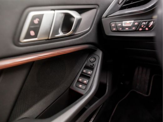 BMW 2 Serie Gran Coupé 218i Executive Sportline Automaat (APPLE CARPLAY, M STUUR, GROOT NAVI, LEDER, SFEERVER... ActivLease financial lease