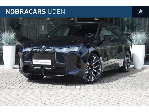 BMW iX xDrive45 M Sport / Panoramadak / Trekhaak / Soft-Close / Stoelventilatie / Parking Assistant Prof... BMW iX xDrive45 M Sport / Panoramadak / Trekhaak / Soft-Close / Stoelventilatie / Parking Assistant Prof...