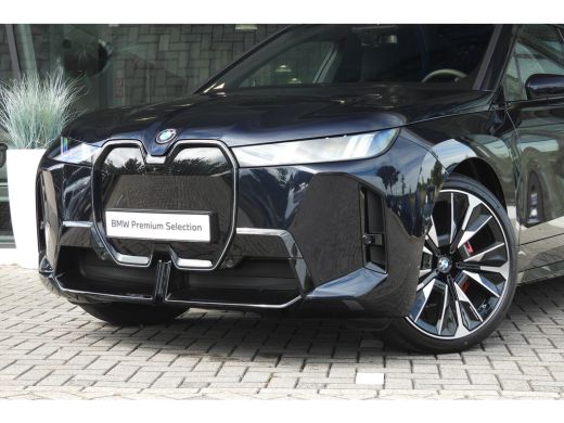 BMW iX xDrive45 M Sport / Panoramadak / Trekhaak / Soft-Close / Stoelventilatie / Parking Assistant Prof... ActivLease financial lease