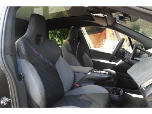 BMW iX xDrive45 M Sport / Panoramadak / Trekhaak / Soft-Close / Stoelventilatie / Parking Assistant Prof... ActivLease financial lease