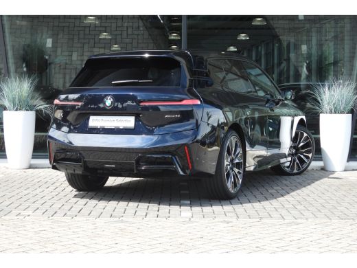 BMW iX xDrive45 M Sport / Panoramadak / Trekhaak / Soft-Close / Stoelventilatie / Parking Assistant Prof... ActivLease financial lease