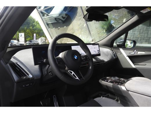 BMW iX xDrive45 M Sport / Panoramadak / Trekhaak / Soft-Close / Stoelventilatie / Parking Assistant Prof... ActivLease financial lease