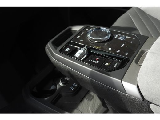 BMW iX xDrive45 M Sport / Panoramadak / Trekhaak / Soft-Close / Stoelventilatie / Parking Assistant Prof... ActivLease financial lease