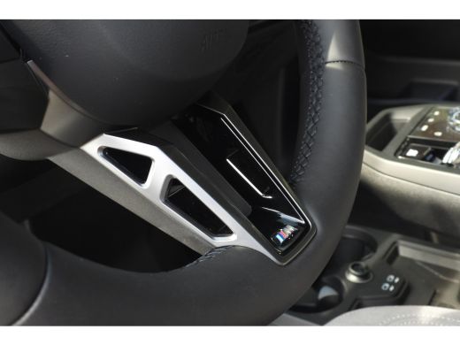 BMW iX xDrive45 M Sport / Panoramadak / Trekhaak / Soft-Close / Stoelventilatie / Parking Assistant Prof... ActivLease financial lease