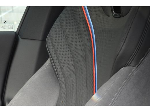 BMW iX xDrive45 M Sport / Panoramadak / Trekhaak / Soft-Close / Stoelventilatie / Parking Assistant Prof... ActivLease financial lease