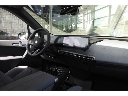 BMW iX xDrive45 M Sport / Panoramadak / Trekhaak / Soft-Close / Stoelventilatie / Parking Assistant Prof... ActivLease financial lease