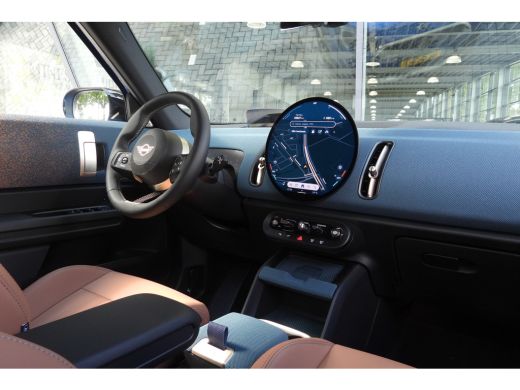 Mini Countryman C Automaat / Favoured Trim / Pakket L / 19" Kaleido Spoke 2-tone ActivLease financial lease