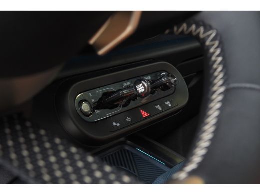 Mini Countryman C Automaat / Favoured Trim / Pakket L / 19" Kaleido Spoke 2-tone ActivLease financial lease