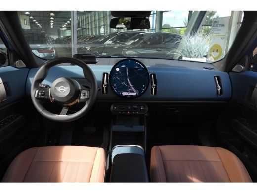 Mini Countryman C Automaat / Favoured Trim / Pakket L / 19" Kaleido Spoke 2-tone ActivLease financial lease