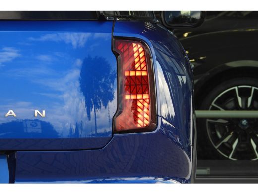 Mini Countryman C Automaat / Favoured Trim / Pakket L / 19" Kaleido Spoke 2-tone ActivLease financial lease