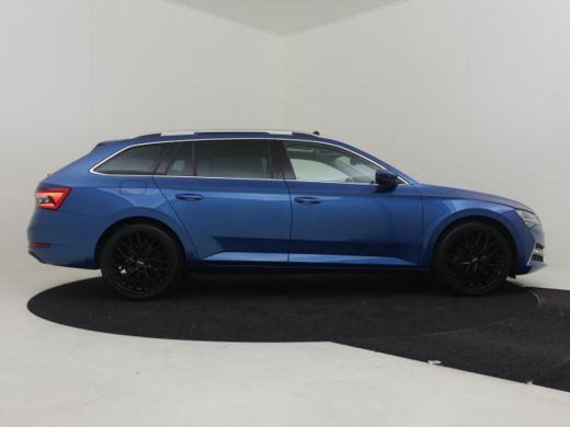 Skoda Superb Combi 1.4 TSI iV Business Edition Plus 218pk Trekhaak | Panorama dak | 360 camera | Park assist |... ActivLease financial lease