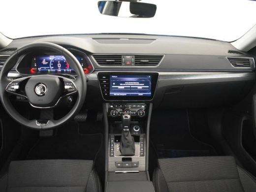 Skoda Superb Combi 1.4 TSI iV Business Edition Plus 218pk Trekhaak | Panorama dak | 360 camera | Park assist |... ActivLease financial lease