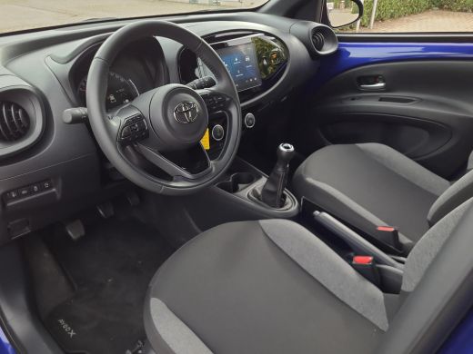 Toyota Aygo 1.0 VVT-i MT Play | Apple CarPlay | Adapt Cruise | Parkeercamera | Rijklaarprijs incl. garantie | ActivLease financial lease