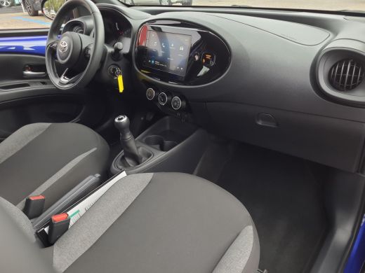 Toyota Aygo 1.0 VVT-i MT Play | Apple CarPlay | Adapt Cruise | Parkeercamera | Rijklaarprijs incl. garantie | ActivLease financial lease