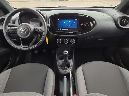 Toyota Aygo 1.0 VVT-i MT Play | Apple CarPlay | Adapt Cruise | Parkeercamera | Rijklaarprijs incl. garantie | ActivLease financial lease