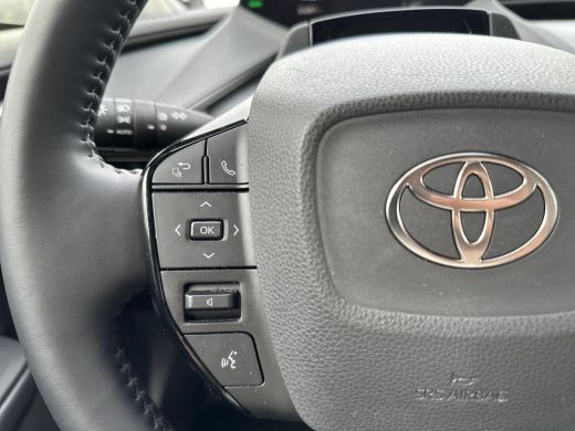 Toyota Prius 2.0 Plug-in Executive | 19 inch | Parelmoer lak | CarPlay | Android Auto ActivLease financial lease