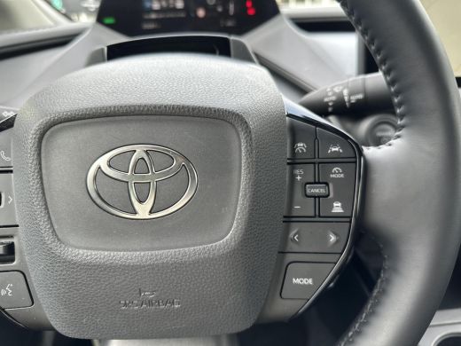 Toyota Prius 2.0 Plug-in Executive | 19 inch | Parelmoer lak | CarPlay | Android Auto ActivLease financial lease