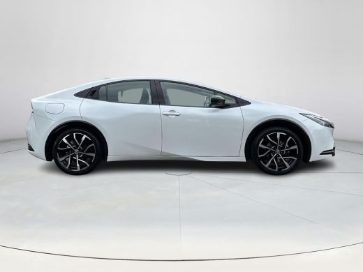 Toyota Prius 2.0 Plug-in Executive | 19 inch | Parelmoer lak | CarPlay | Android Auto ActivLease financial lease