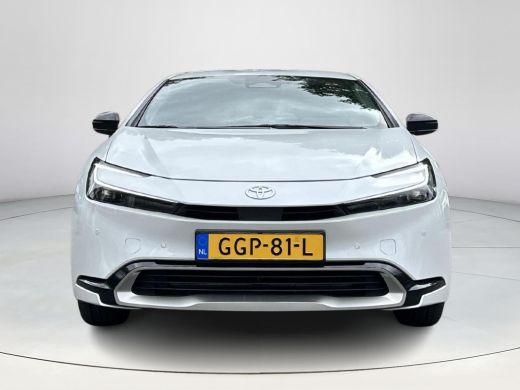 Toyota Prius 2.0 Plug-in Executive | 19 inch | Parelmoer lak | CarPlay | Android Auto ActivLease financial lease