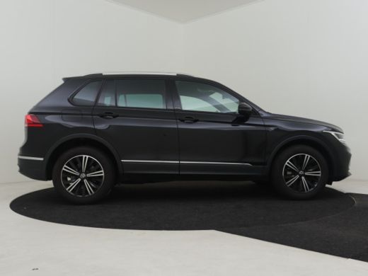 Volkswagen Tiguan 1.4 TSI eHybrid Active 245pk Head up display | Extra getinte ramen | Adaptief cruise control | Le... ActivLease financial lease