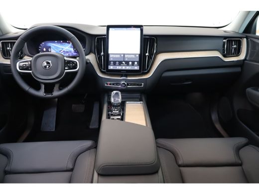 Volvo  XC60 T6 350PK Plus Dark | 360° | Head-Up | Panoramadak | HK Audio | Getint Glas | Stoel&Stuur Verw. ActivLease financial lease