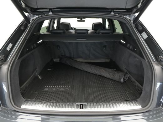 Audi e-tron 55 quattro 408pk Business edition Plus 95 kWh Panorama Navigatie Afneembare Trekhaak 360 Camera 45 ActivLease financial lease