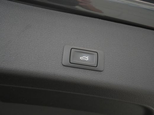 Audi e-tron 55 quattro 408pk Business edition Plus 95 kWh Panorama Navigatie Afneembare Trekhaak 360 Camera 45 ActivLease financial lease