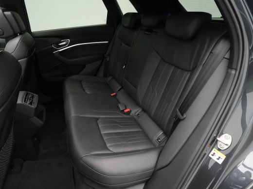 Audi e-tron 55 quattro 408pk Business edition Plus 95 kWh Panorama Navigatie Afneembare Trekhaak 360 Camera 45 ActivLease financial lease