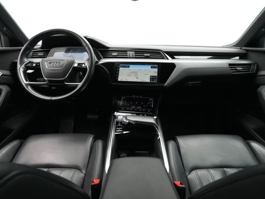Audi e-tron 55 quattro 408pk Business edition Plus 95 kWh Panorama Navigatie Afneembare Trekhaak 360 Camera 45 ActivLease financial lease