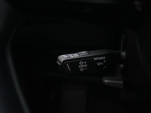 Audi e-tron 55 quattro 408pk Business edition Plus 95 kWh Panorama Navigatie Afneembare Trekhaak 360 Camera 45 ActivLease financial lease