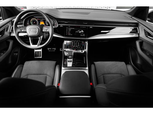 Audi Q8 55 TFSI e quattro Pro Line S | Panoramadak | 4WS | Trekhaak | Head-up | Tour | ActivLease financial lease