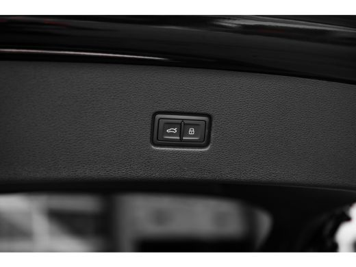 Audi Q8 55 TFSI e quattro Pro Line S | Panoramadak | 4WS | Trekhaak | Head-up | Tour | ActivLease financial lease