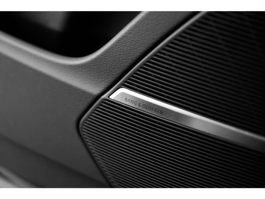 Audi Q8 55 TFSI e quattro Pro Line S | Panoramadak | 4WS | Trekhaak | Head-up | Tour | ActivLease financial lease