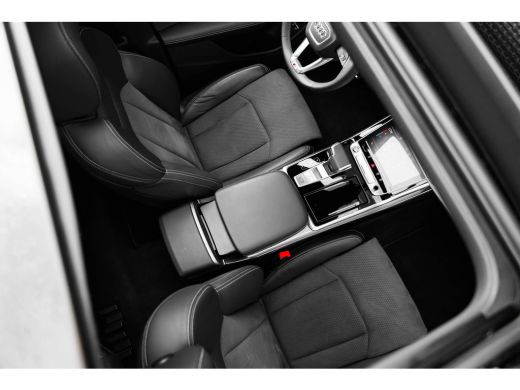 Audi Q8 55 TFSI e quattro Pro Line S | Panoramadak | 4WS | Trekhaak | Head-up | Tour | ActivLease financial lease