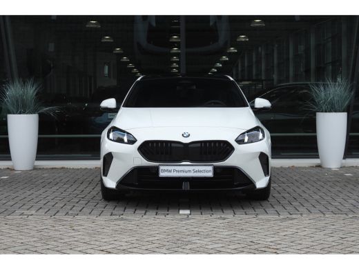 BMW 1 Serie 120 High Executive M Sport Automaat / Sportstoelen / M Adaptief onderstel / Comfort Access / Adap... ActivLease financial lease