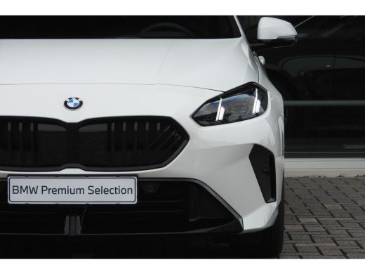 BMW 1 Serie 120 High Executive M Sport Automaat / Sportstoelen / M Adaptief onderstel / Comfort Access / Adap... ActivLease financial lease