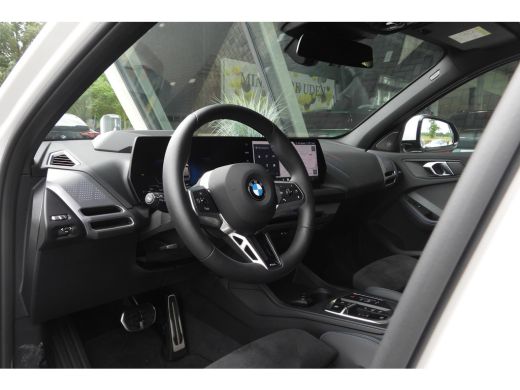 BMW 1 Serie 120 High Executive M Sport Automaat / Sportstoelen / M Adaptief onderstel / Comfort Access / Adap... ActivLease financial lease