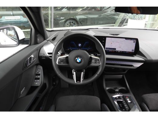 BMW 1 Serie 120 High Executive M Sport Automaat / Sportstoelen / M Adaptief onderstel / Comfort Access / Adap... ActivLease financial lease