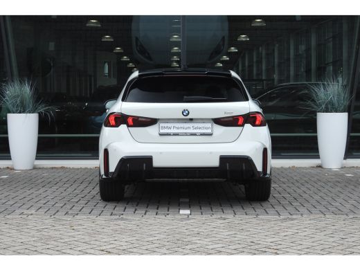 BMW 1 Serie 120 High Executive M Sport Automaat / Sportstoelen / M Adaptief onderstel / Comfort Access / Adap... ActivLease financial lease