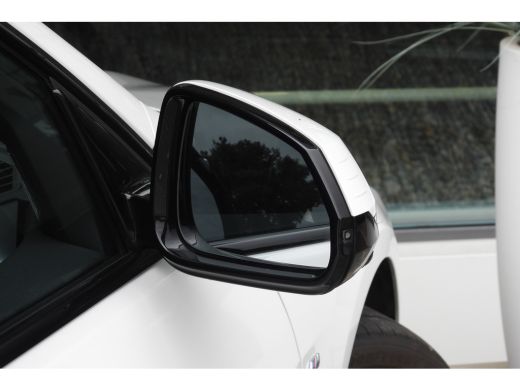 BMW 1 Serie 120 High Executive M Sport Automaat / Sportstoelen / M Adaptief onderstel / Comfort Access / Adap... ActivLease financial lease