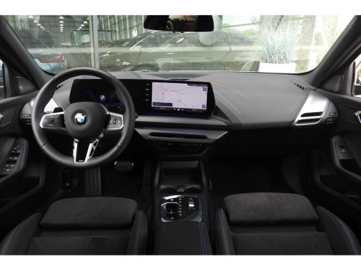 BMW 1 Serie 120 High Executive M Sport Automaat / Sportstoelen / M Adaptief onderstel / Comfort Access / Adap... ActivLease financial lease
