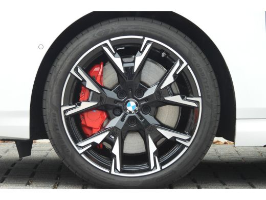BMW 1 Serie 120 High Executive M Sport Automaat / Sportstoelen / M Adaptief onderstel / Comfort Access / Adap... ActivLease financial lease