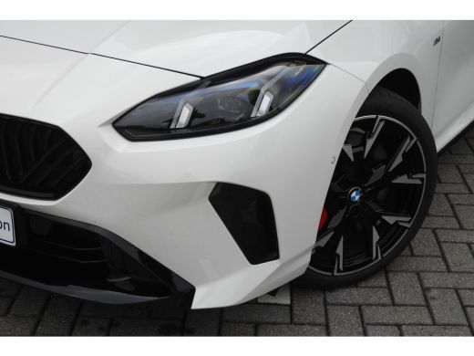 BMW 1 Serie 120 High Executive M Sport Automaat / Sportstoelen / M Adaptief onderstel / Comfort Access / Adap... ActivLease financial lease