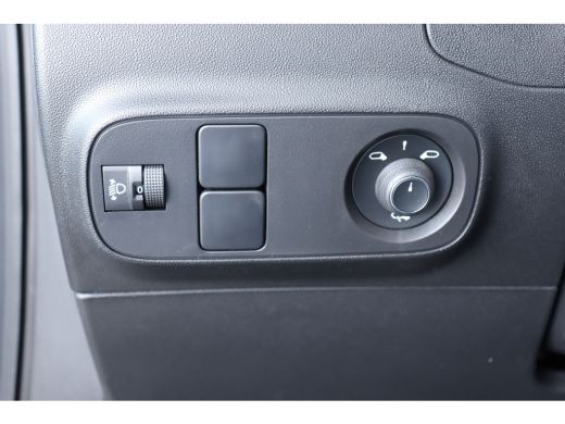 Citroën C3 Citroën 1.2 PURETECH 83PK 5-DRS SHINE BUSINESS / NAVI / CLIMA / LED / PDC / 16" LMV / KEYLESS / W... ActivLease financial lease