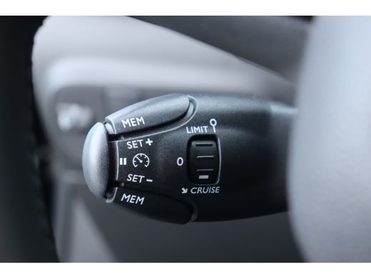 Citroën C3 Citroën 1.2 PURETECH 83PK 5-DRS SHINE BUSINESS / NAVI / CLIMA / LED / PDC / 16" LMV / KEYLESS / W... ActivLease financial lease