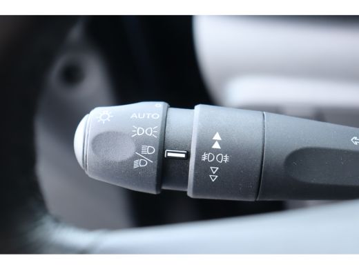 Citroën C3 Citroën 1.2 PURETECH 83PK 5-DRS SHINE BUSINESS / NAVI / CLIMA / LED / PDC / 16" LMV / KEYLESS / W... ActivLease financial lease